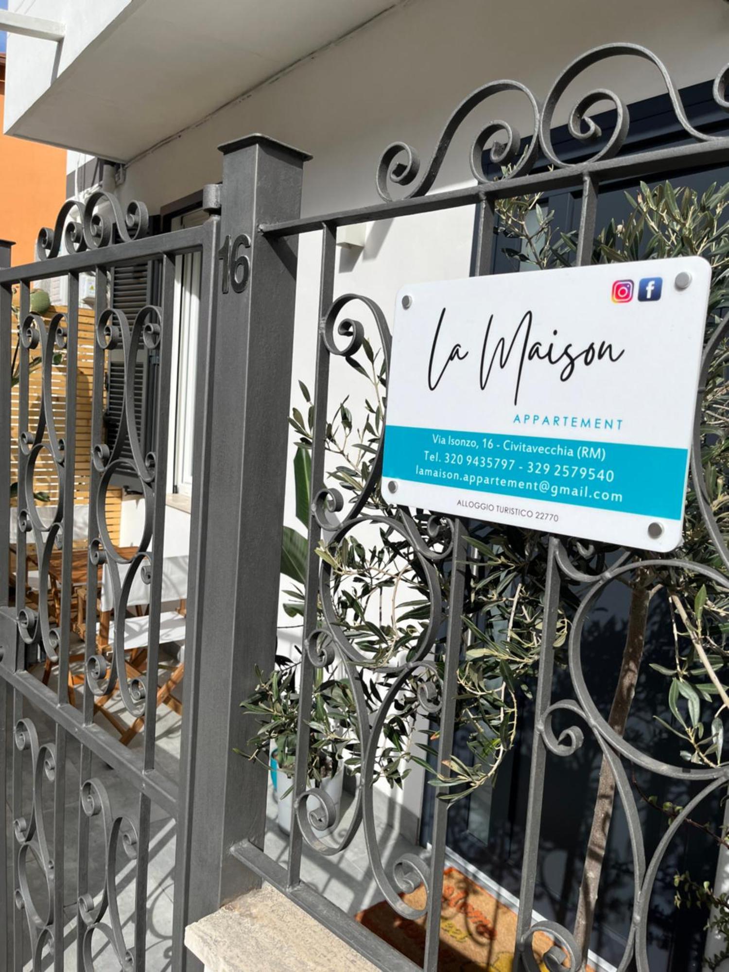 La Maison Appartement - A 200M Dal Porto Civitavecchia Bagian luar foto